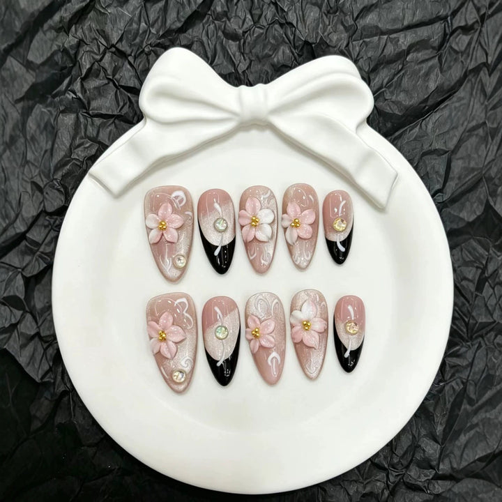 Artistic Press-On Nail Art Set with Floral Design