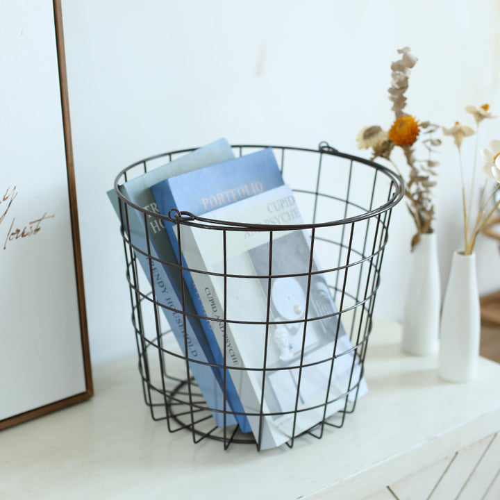 Unisex wire basket with ergonomic carrying lid Kalsten