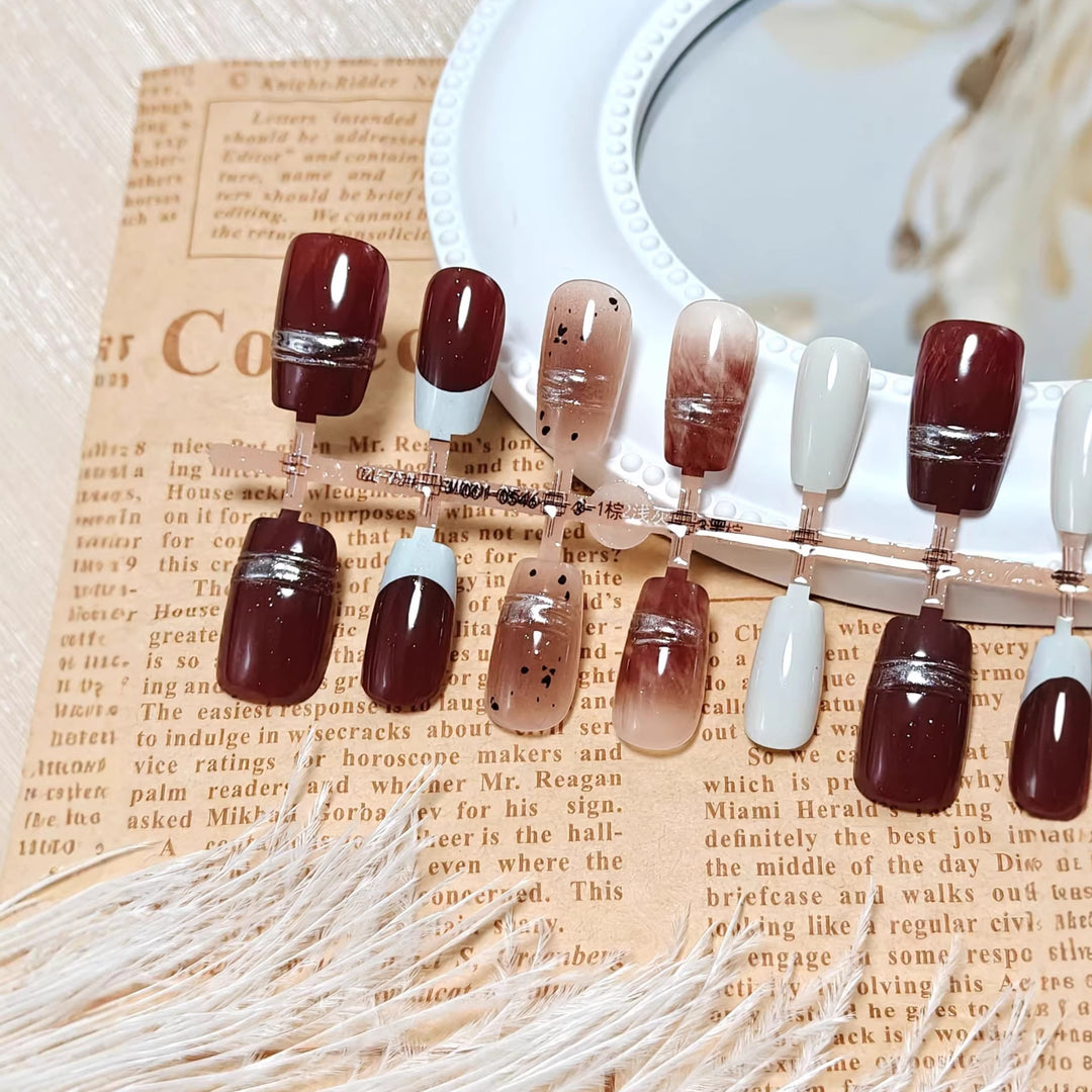 Glamorous artificial nails with elegant accents Kalsten