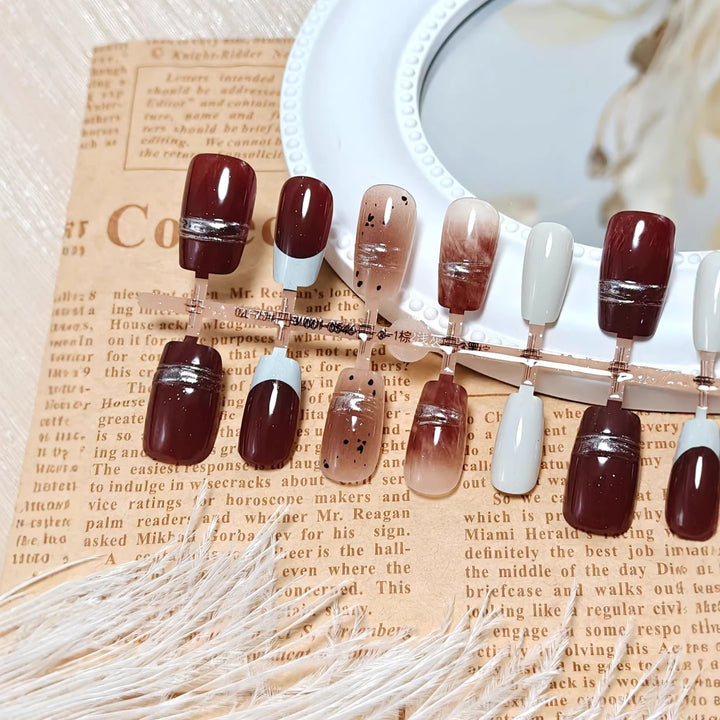 Glamorous artificial nails with elegant accents Kalsten