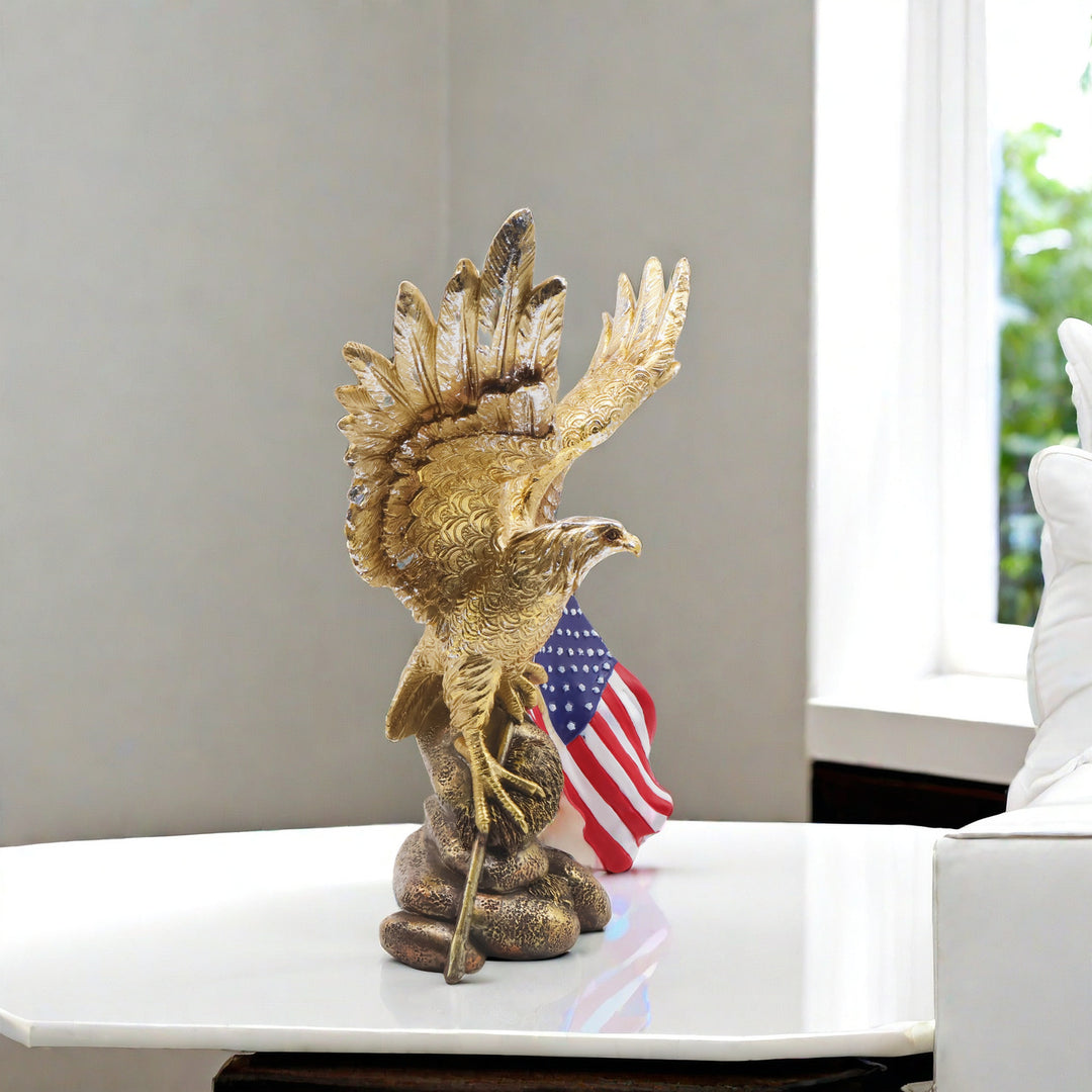 Elegant garden figure with eagle on tree trunk Kalsten