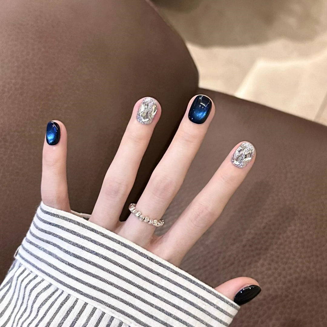 Creative artificial nails with shimmering effects Kalsten