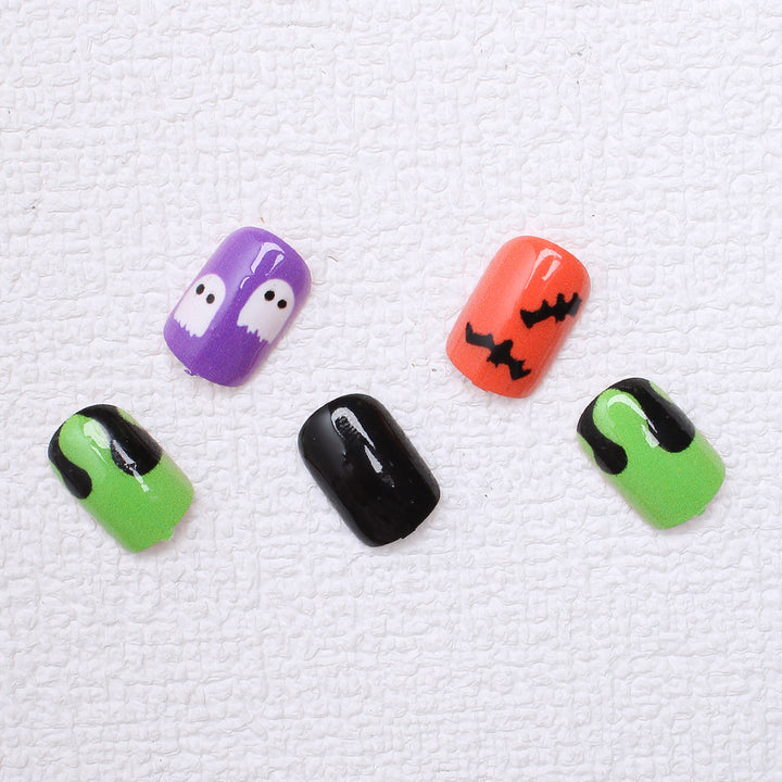 Nail art set with Halloween motifs and creative 3D accents Kalsten