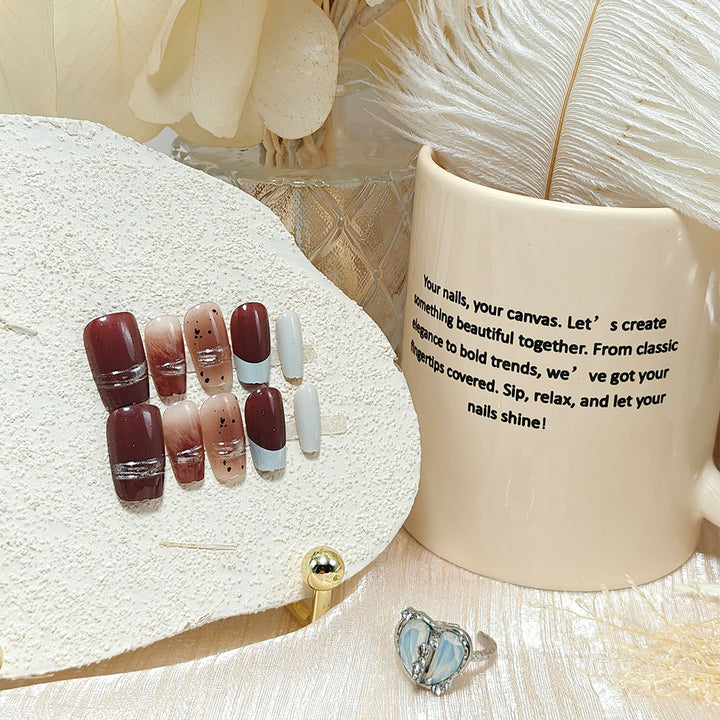 Trendy artificial nails with elegant metallic and gradient effects Kalsten