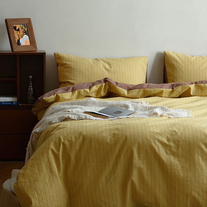 Reversible bed linen set made of breathable cotton blend with fine dot texture