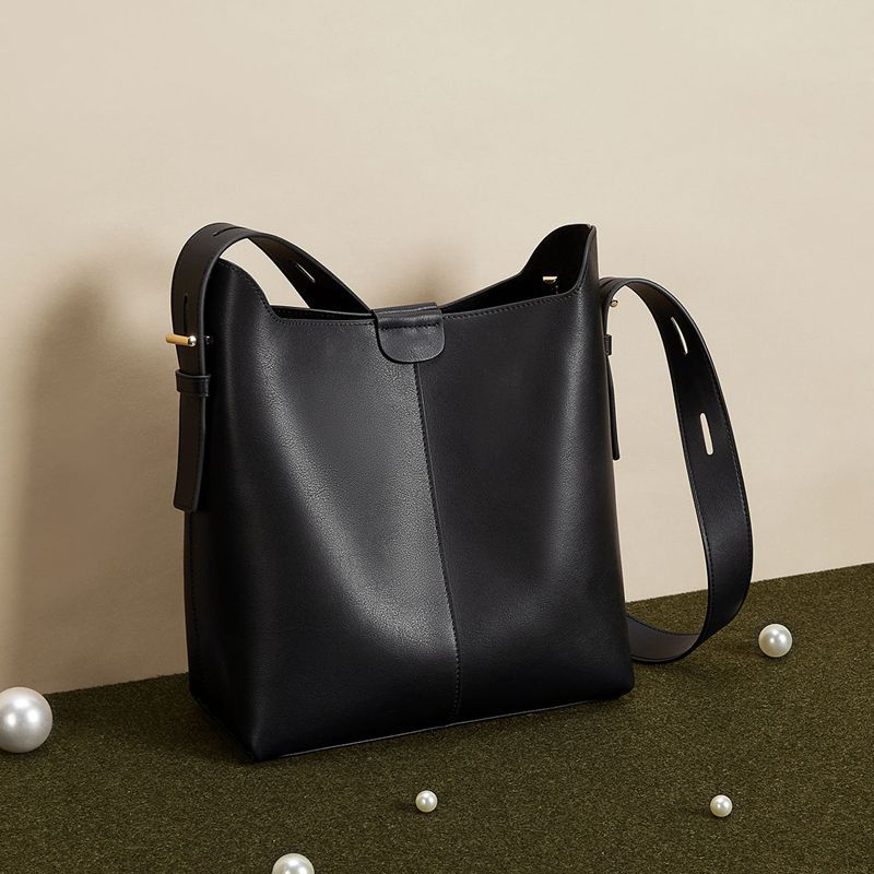 Elegant Structured Shoulder Bag Kalsten