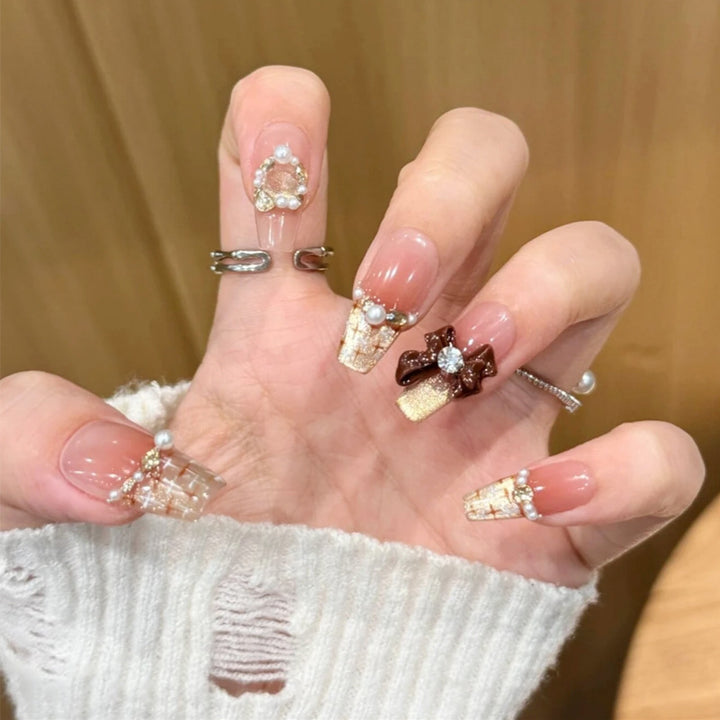 Artificial nail set with elegant appliqués Kalsten