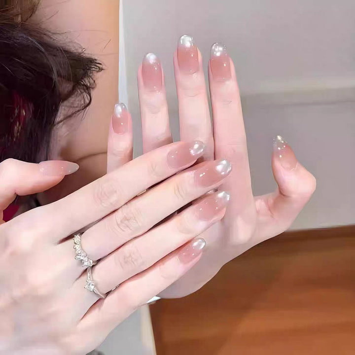 Artificial nails in elegant ombre design Kalsten