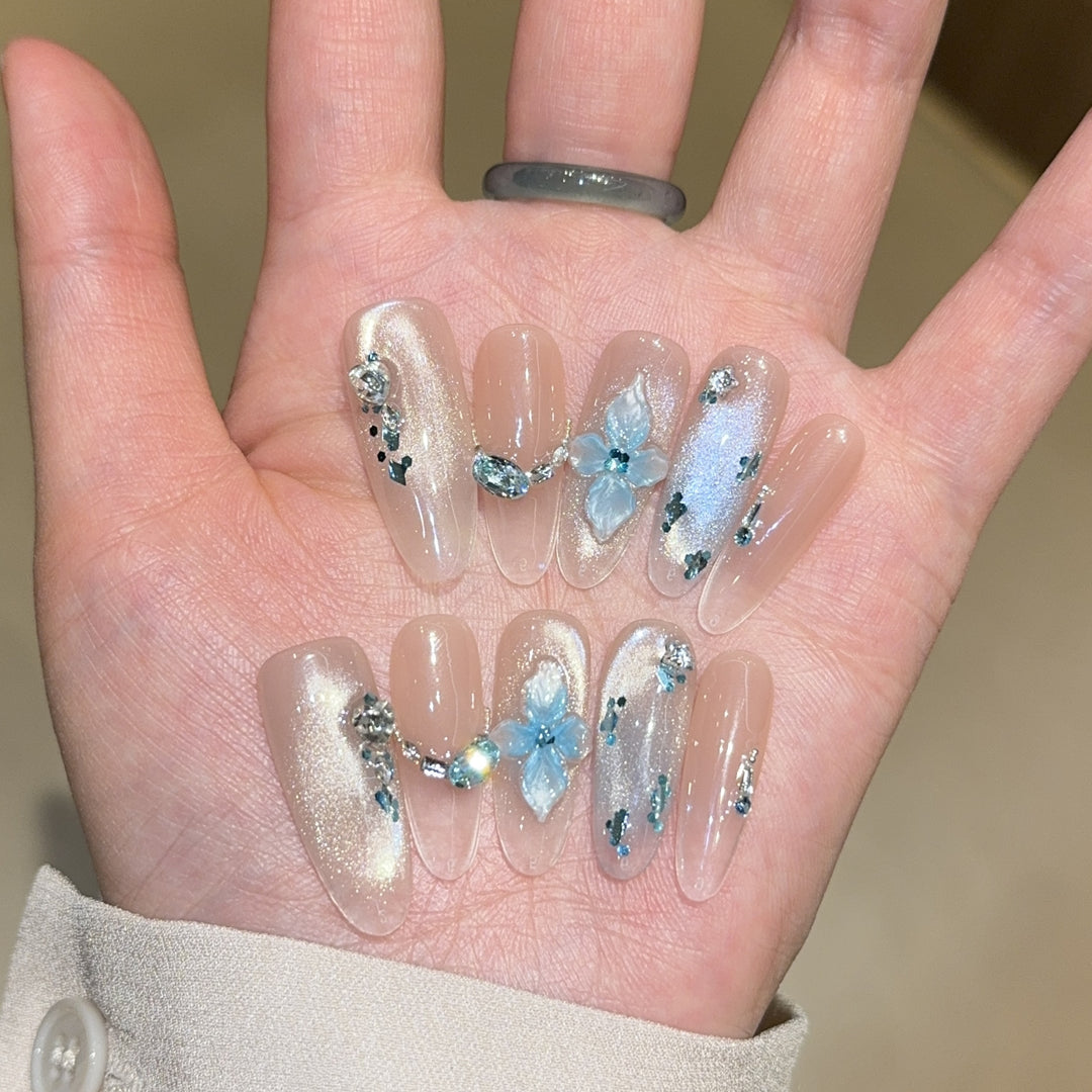 Artificial nails with unique floral design and glitter accents Kalsten