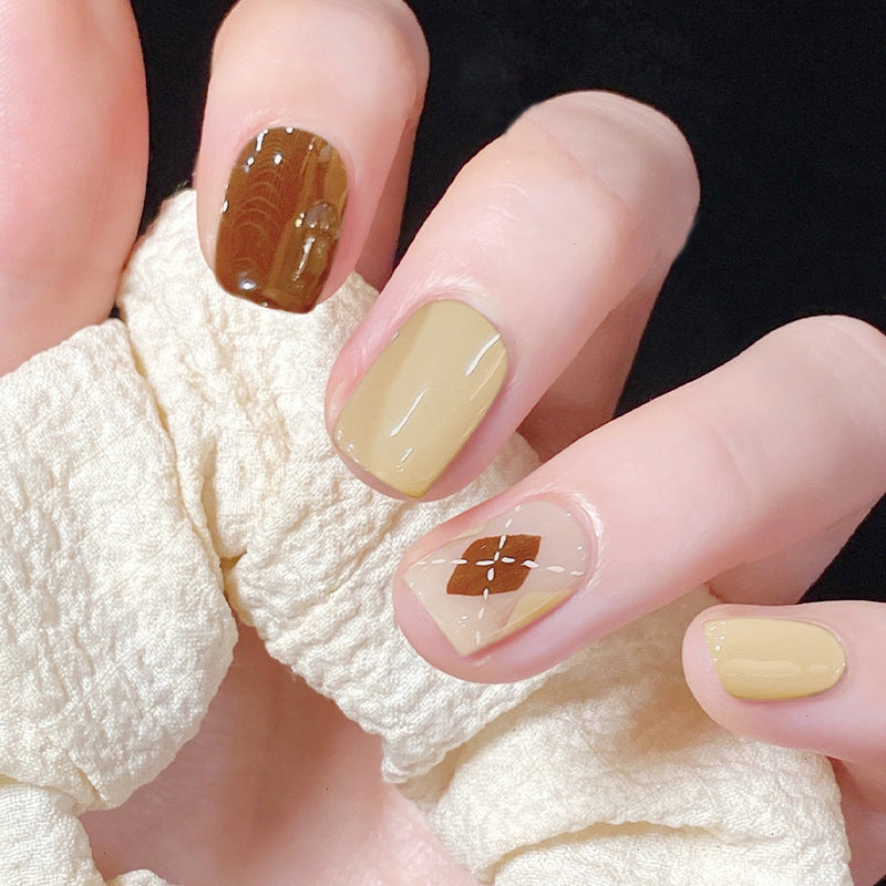 Artful nail extensions with an elegant leaf pattern Kalsten