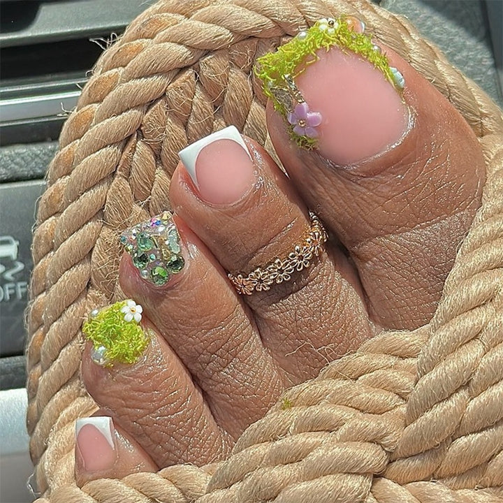 Creative nail set with glitter and flower designs Kalsten