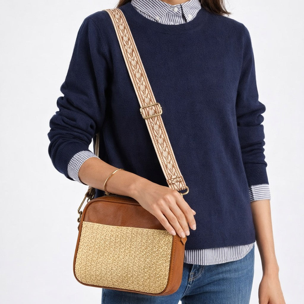 Stylish Crossbody Bag with Woven Straw and Leather Accents
