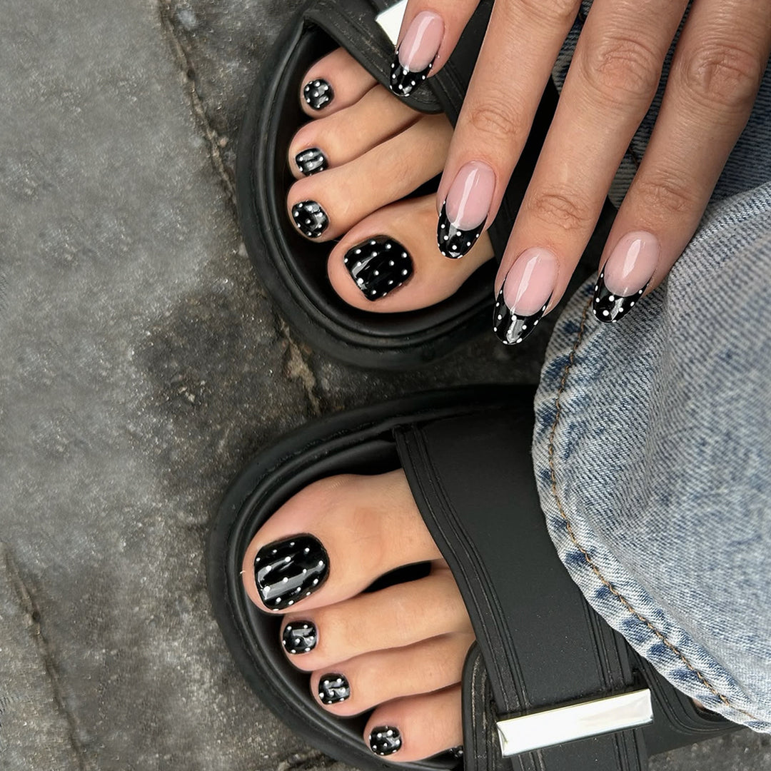 Acrylic nail set with modern black-and-white design Kalsten