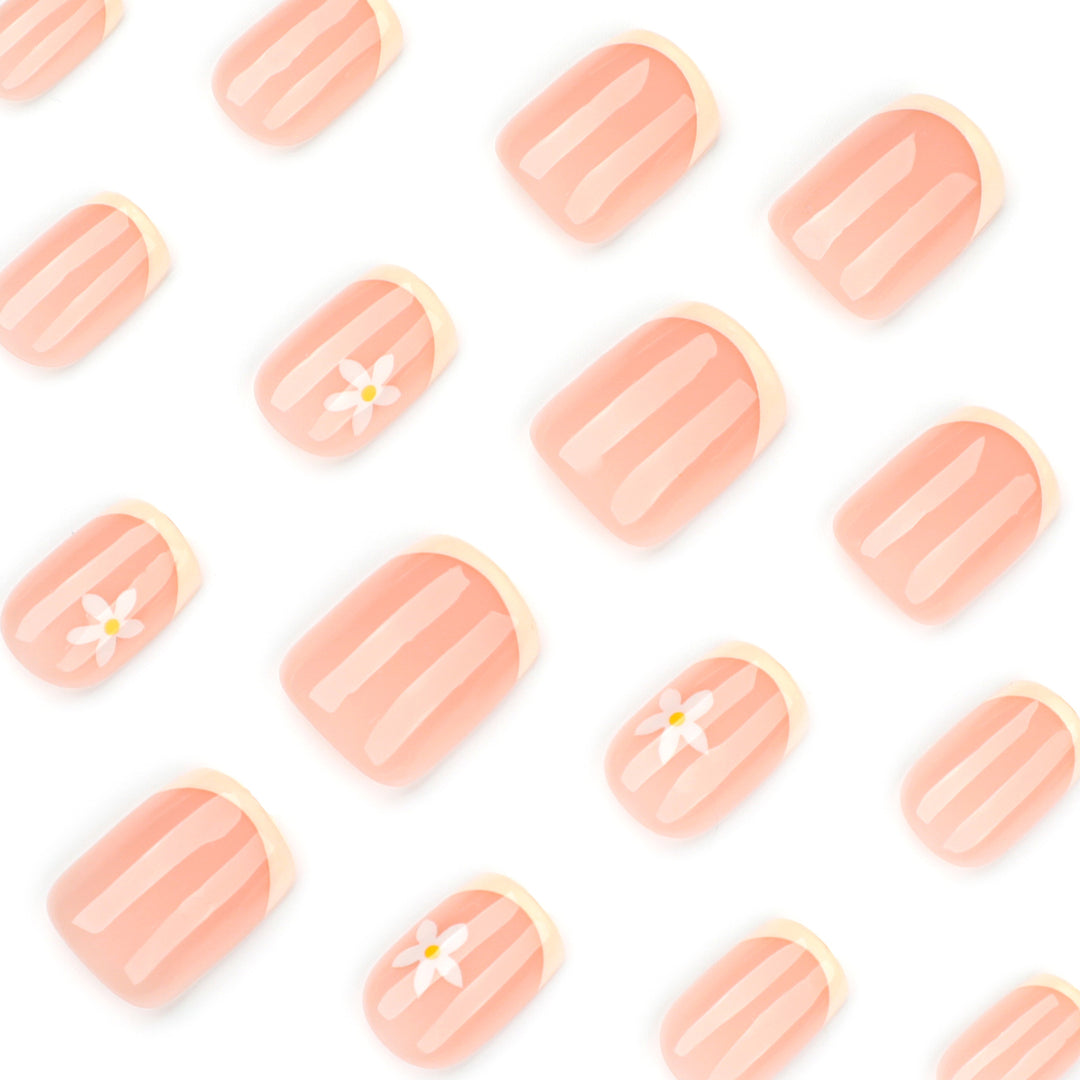 Artificial nail art with flower and bee motifs Kalsten