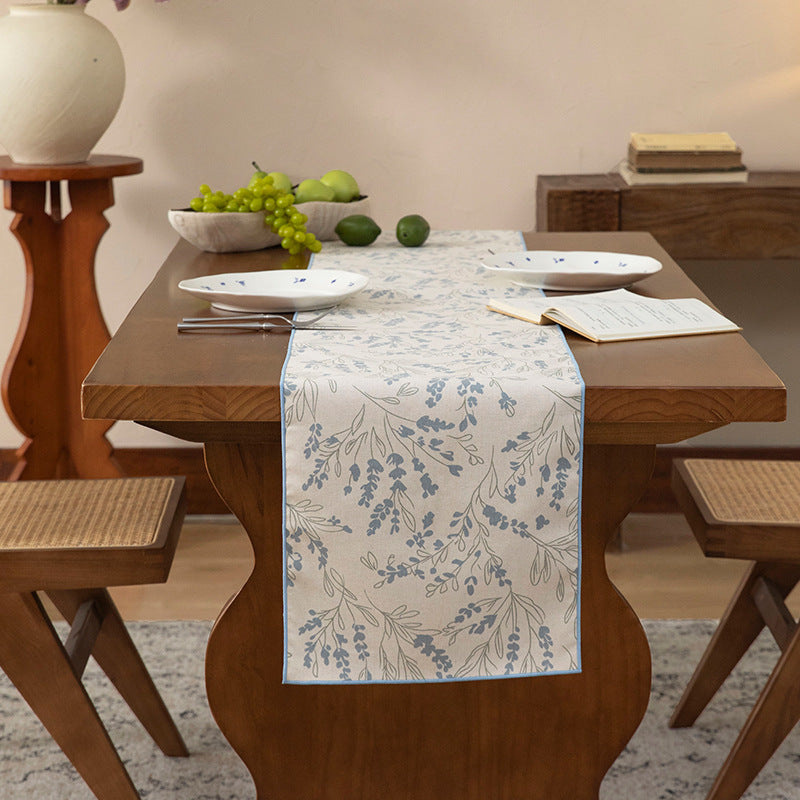 Woven table runner in botanical leaf pattern made of cotton blend Kalsten