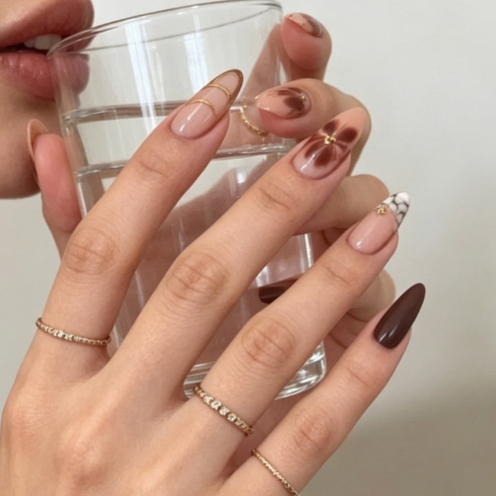 Artificial nails with elegant marble pattern and delicate accents Kalsten