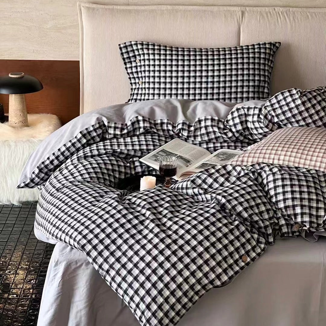 Houndstooth bedding set with reversible duvet cover and fine cotton blend