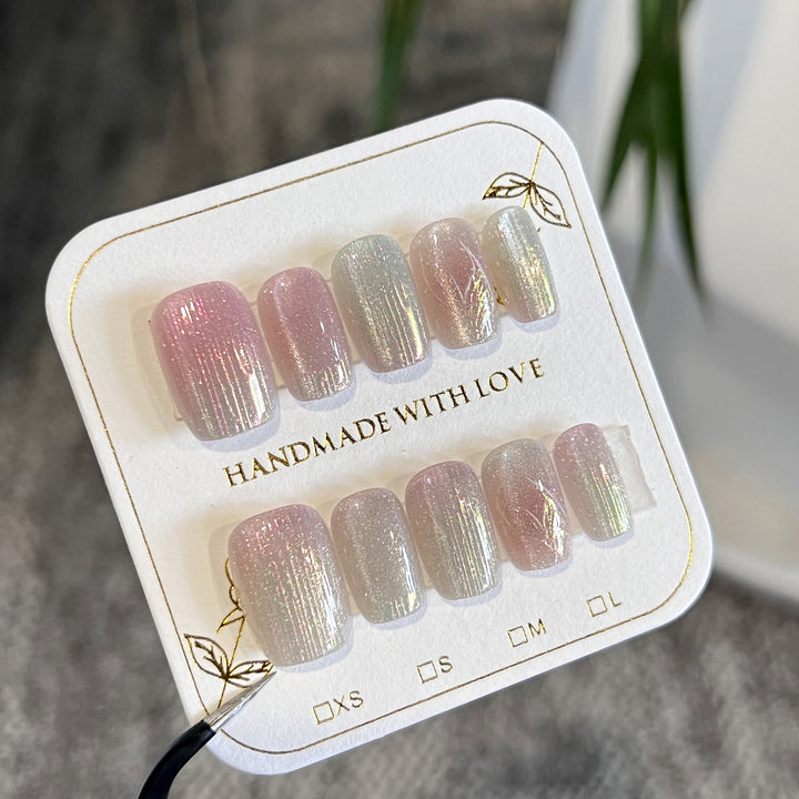 Artificial nail art in shimmering design Kalsten