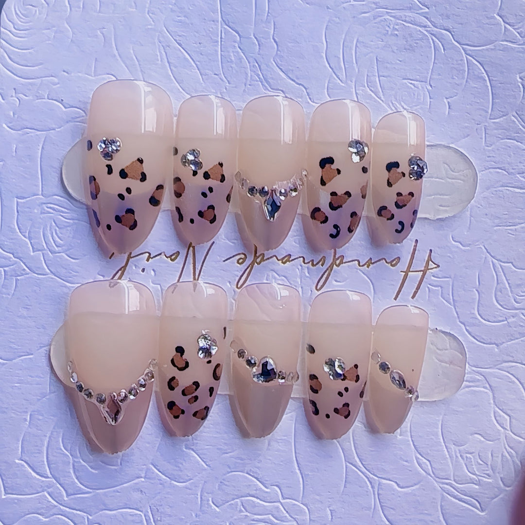 Unique Articulated Press-On Nail Set Kalsten