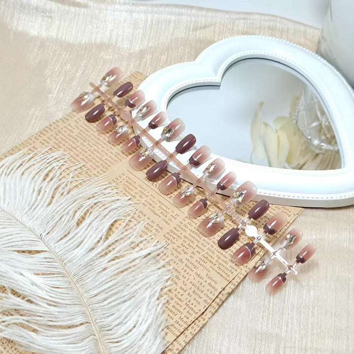 Elegant Artificial Nail Set with Gold Accents Kalsten