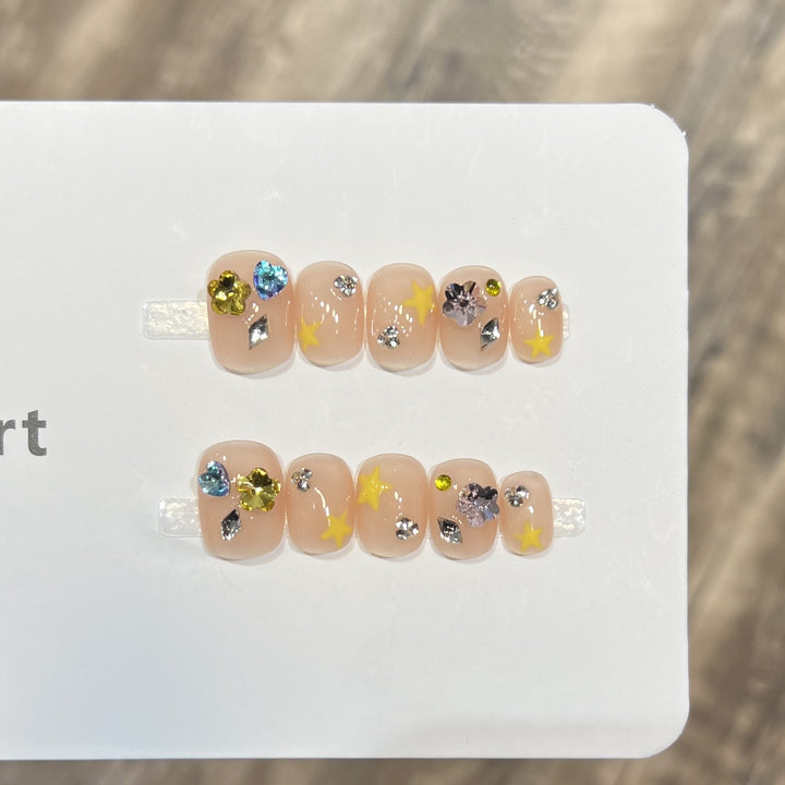 Decorative Press-On Nail Art Set with Sparkling Accents Kalsten
