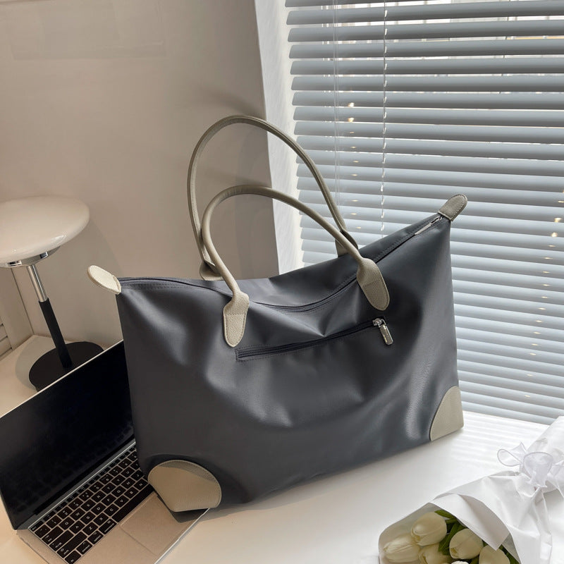Large travel bag with durable material and multiple compartments Kalsten