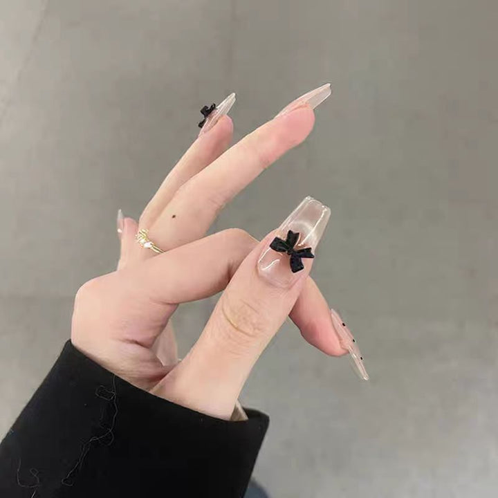 Artificial nails with playful bow design Kalsten