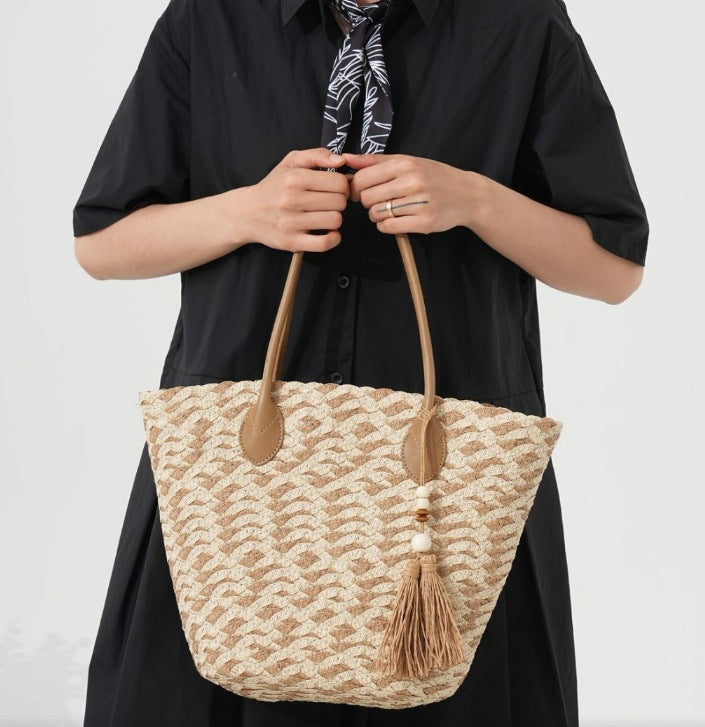 Handcrafted beach bag with elegant woven pattern Kalsten