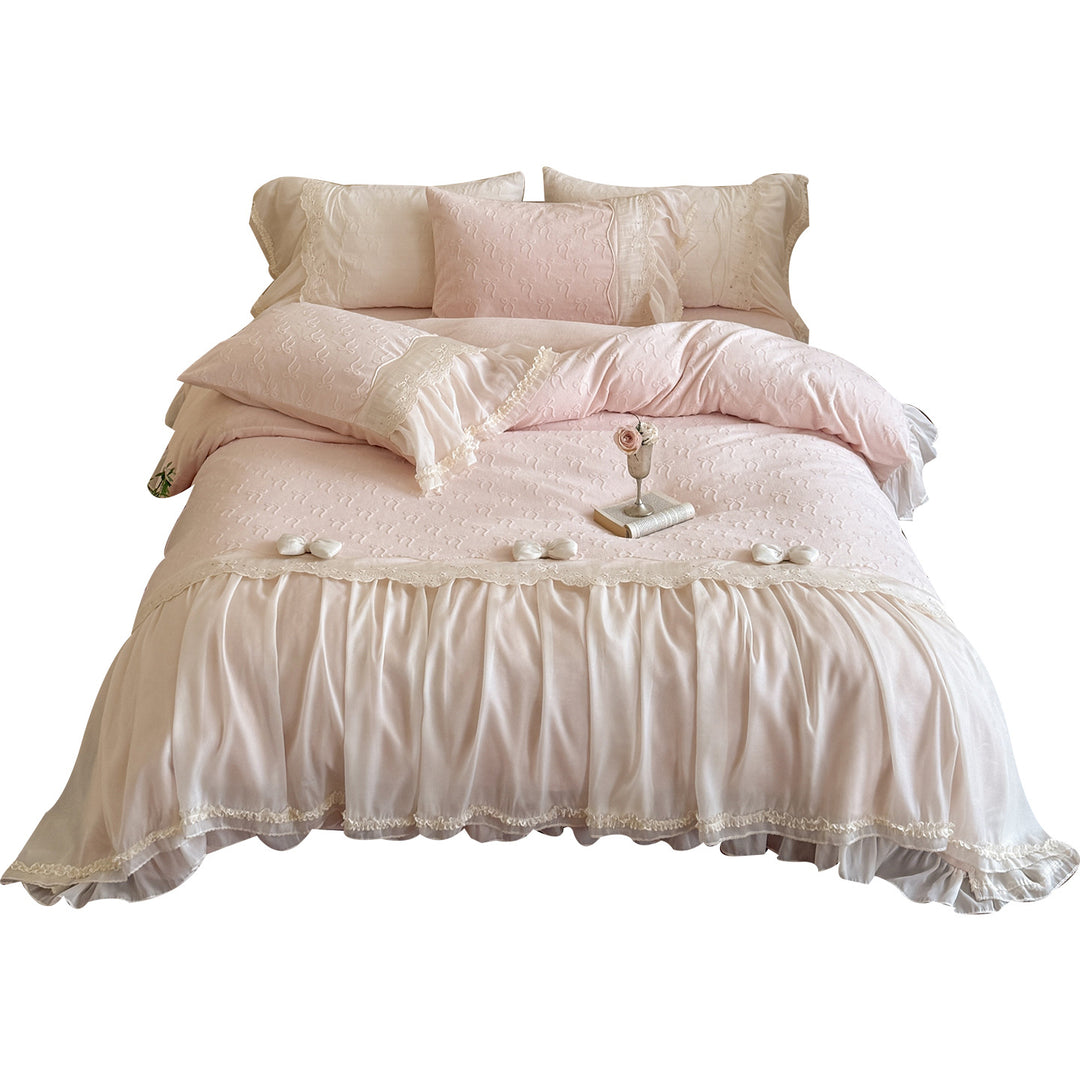 Romantic bedding set with ruffles and lace trim
