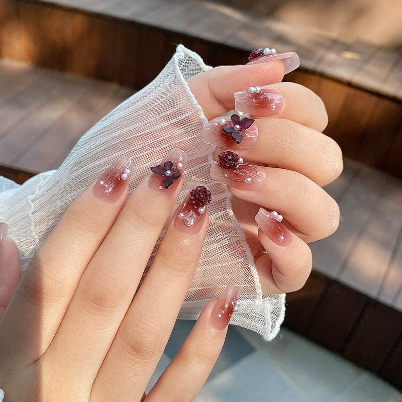 Elegant and Shiny Nail Art Kalsten