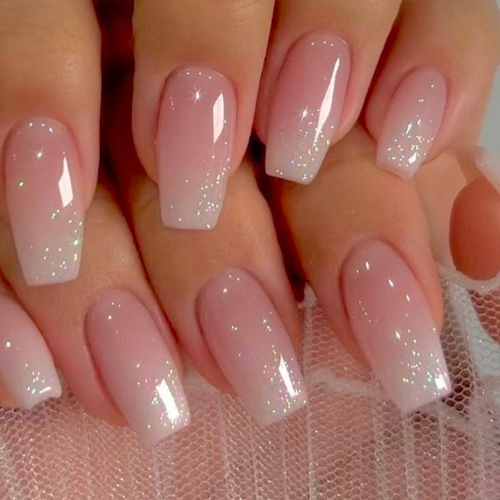 Elegant and Sparkling Artificial Fingernails Kalsten
