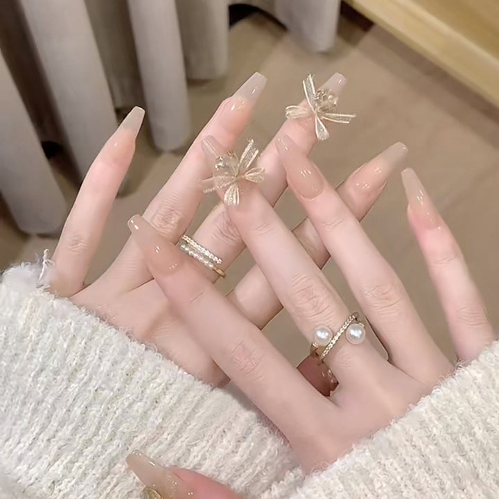 Artificial nail set with elegant 3D patterns and delicate accents Kalsten