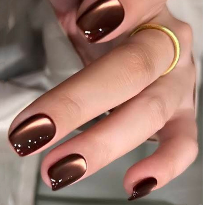 Artificial nails with matte finish and sparkling accents Kalsten