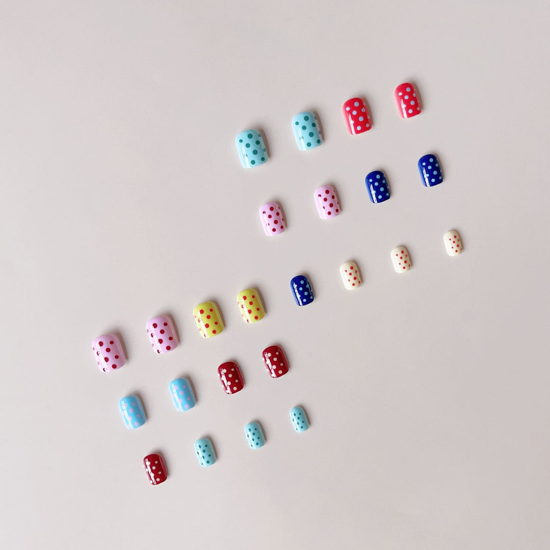 Artificial nail set with colorful dots and cheerful designs Kalsten