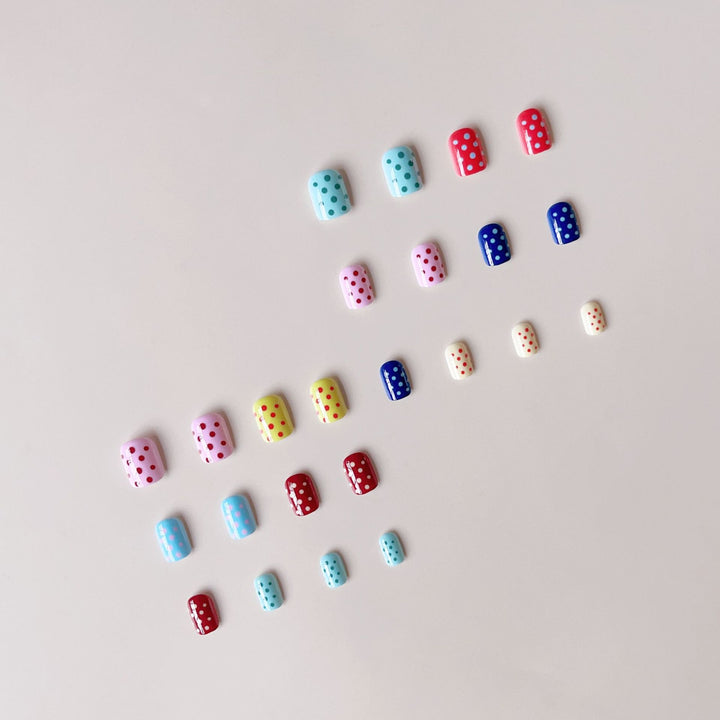 Artificial nail set with colorful dots and cheerful designs Kalsten