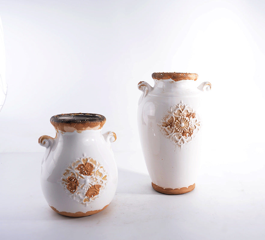 Elegant ceramic vase with decorative pattern Kalsten