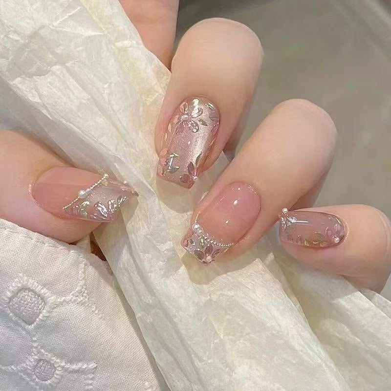 Artificial Nail Set with Floral Accents Kalsten