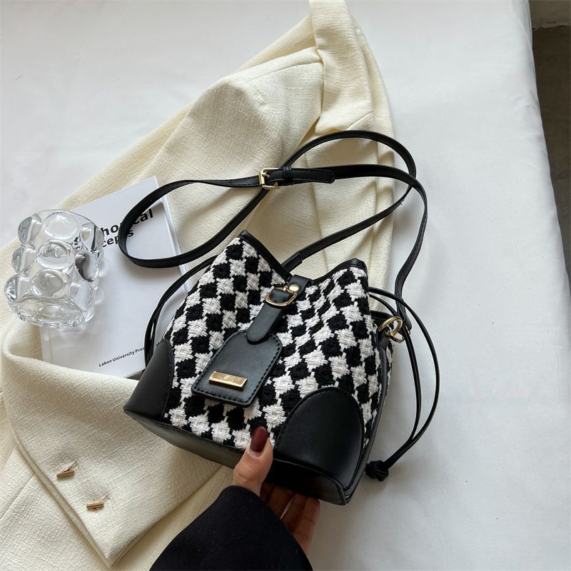 Stylish Checkered Bucket Bag Kalsten