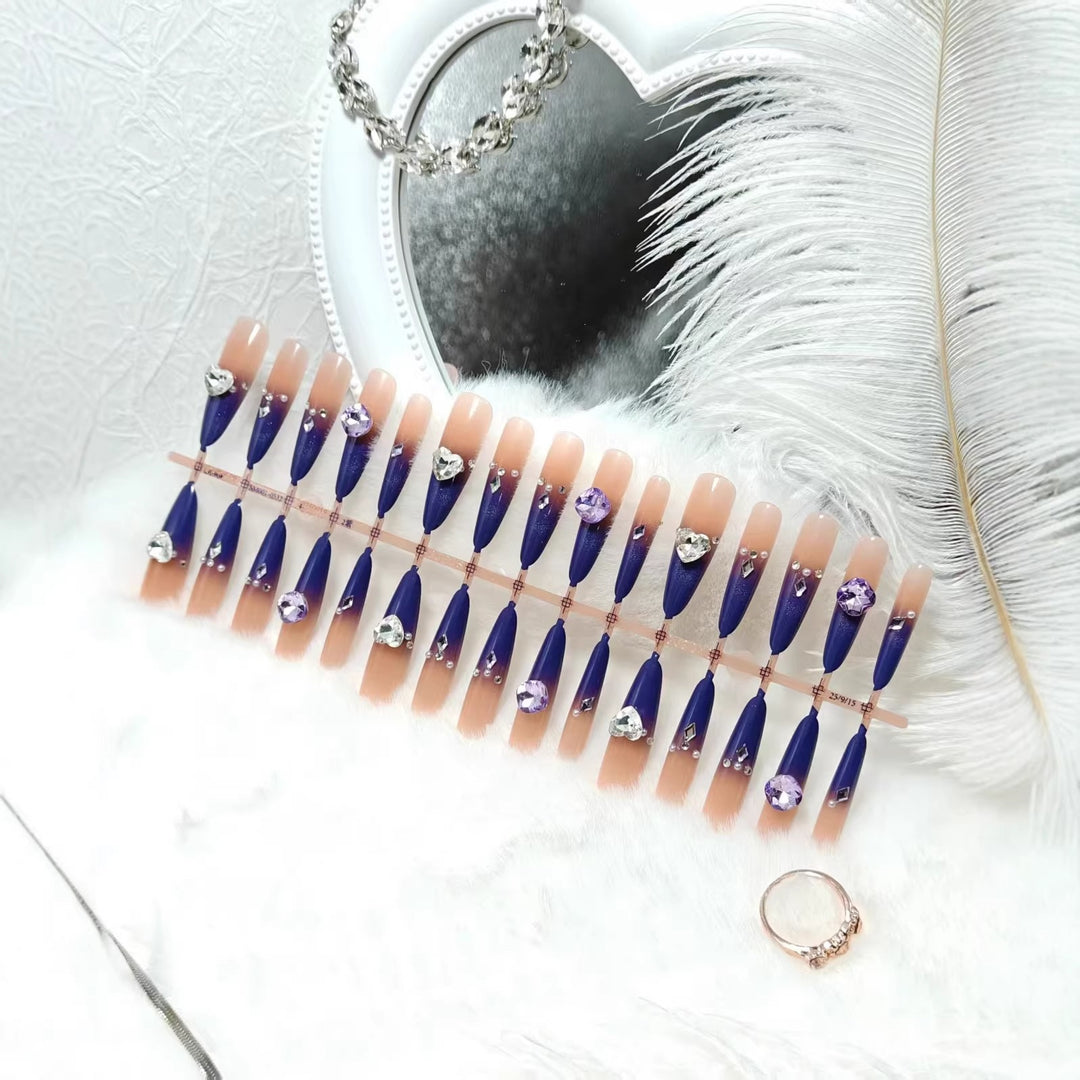 Artificial nails with elegant pendant motif Kalsten