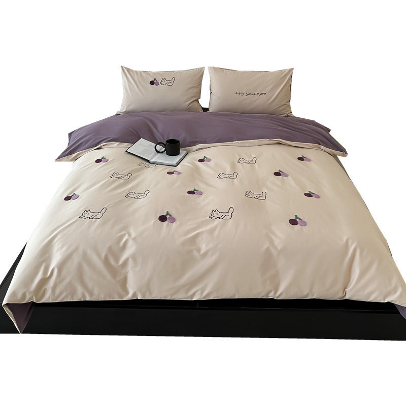 Embroidered reversible bedding set made of cotton satin with cat and cherry motif