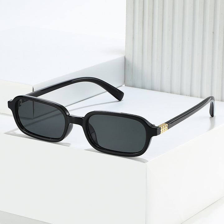 Chic Flat Lens Sunglasses with Decorative Metal Details Kalsten