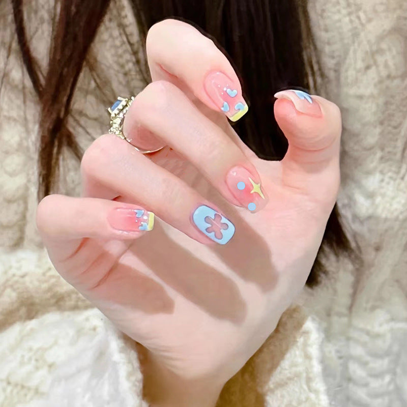 Creative nail art with flower accents Kalsten