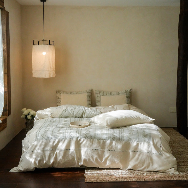 Bedding set with subtle floral stripes made of cotton-linen and hidden zipper