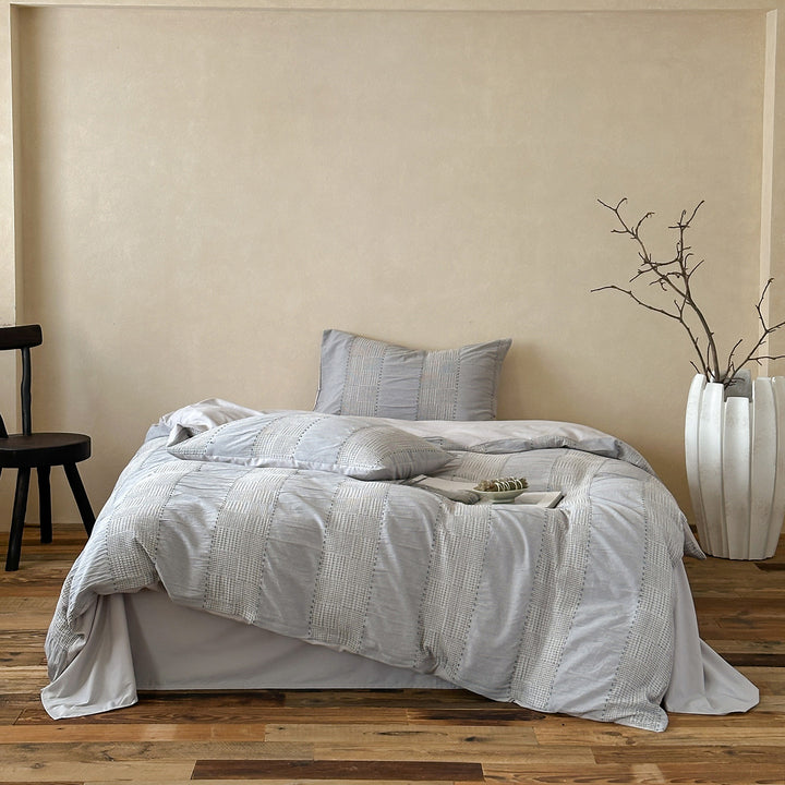 Bedding set made of cotton with woven stripes and integrated fitted sheet