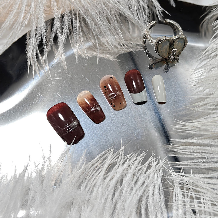 Trendy artificial nails with elegant metallic and gradient effects Kalsten