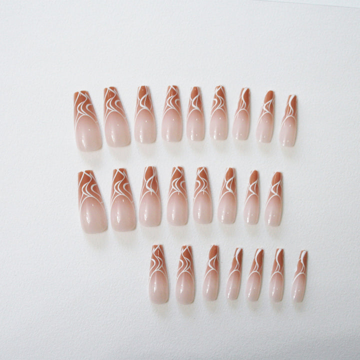 Stylish artificial nails with elegant patterns Kalsten