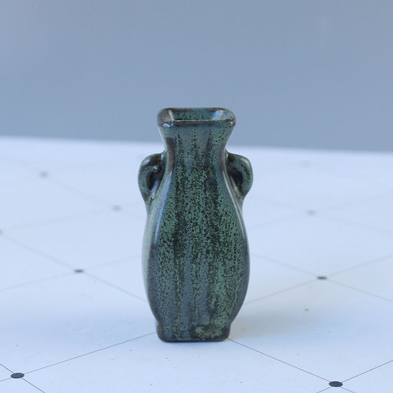Elegant ceramic vase with artistic design Kalsten