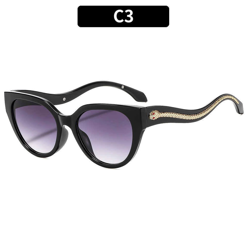 Chic Cat-Eye Sunglasses with Snake Accents