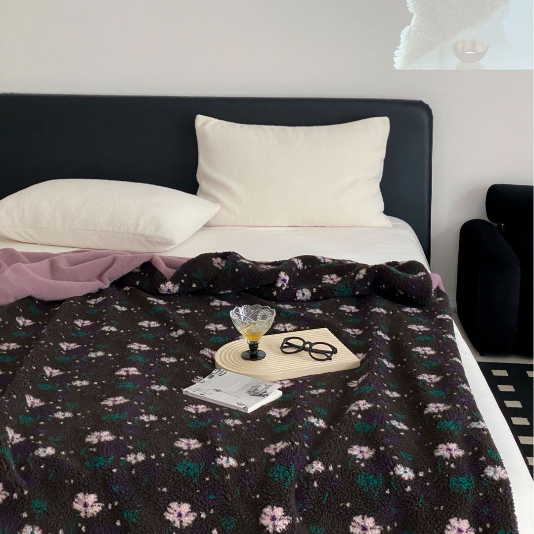Extra-soft Sherpa throw blanket in check pattern with high pile