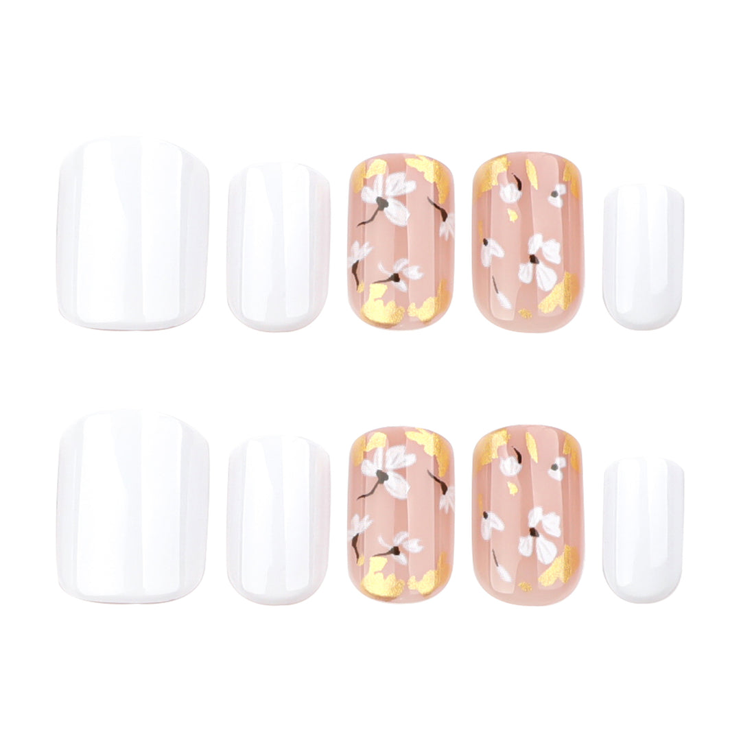 Artificial nail art with delicate flowers and glitter accents Kalsten